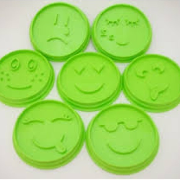 Pampered Chef Kitchen Pampered Chef Emoji Cookie Cutters 7 Pieces